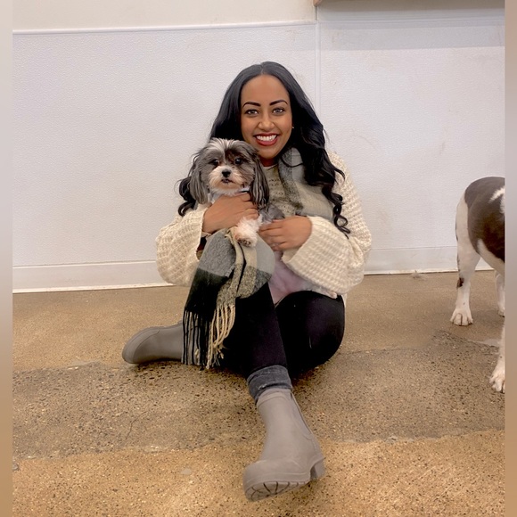 Meet your Posher, Lina - Picture 2 of 4